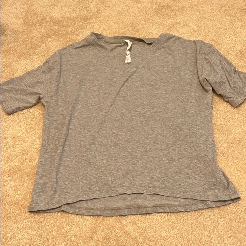 Lululemon size 6 Gray Short Sleeve T-Shirt